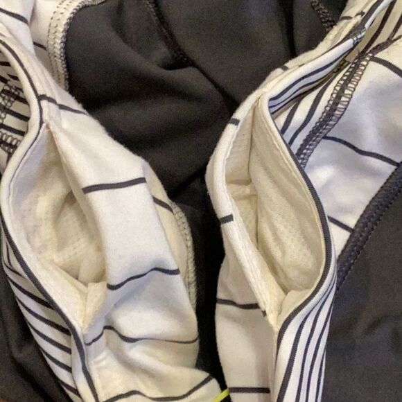 Lululemon Run Inspire Crop II Soot Light Hyper Stripe Angel Wing Gray Sz 6 - Picture 9 of 11